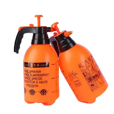 Máy phun kích hoạt áp lực trong vườn nông nghiệp